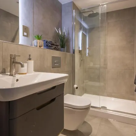 Icona - Brand New In Centre! Apartment
